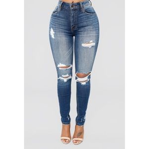 Fashion Nova distressed skinny blue jeans